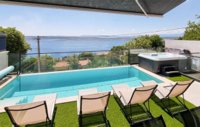 Beautiful Home In Dramalj With Jacuzzi